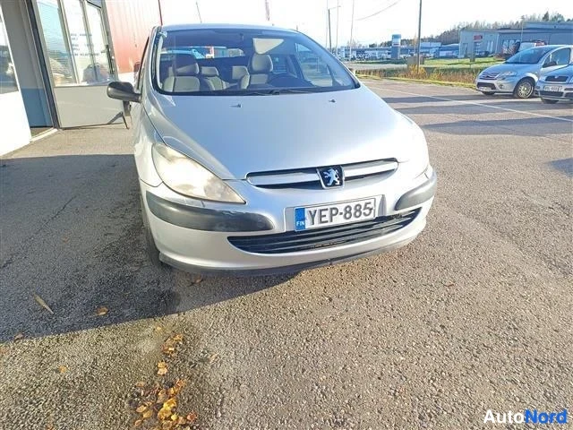 Harmaa Citroen C3 2006, edestä, kuva 3