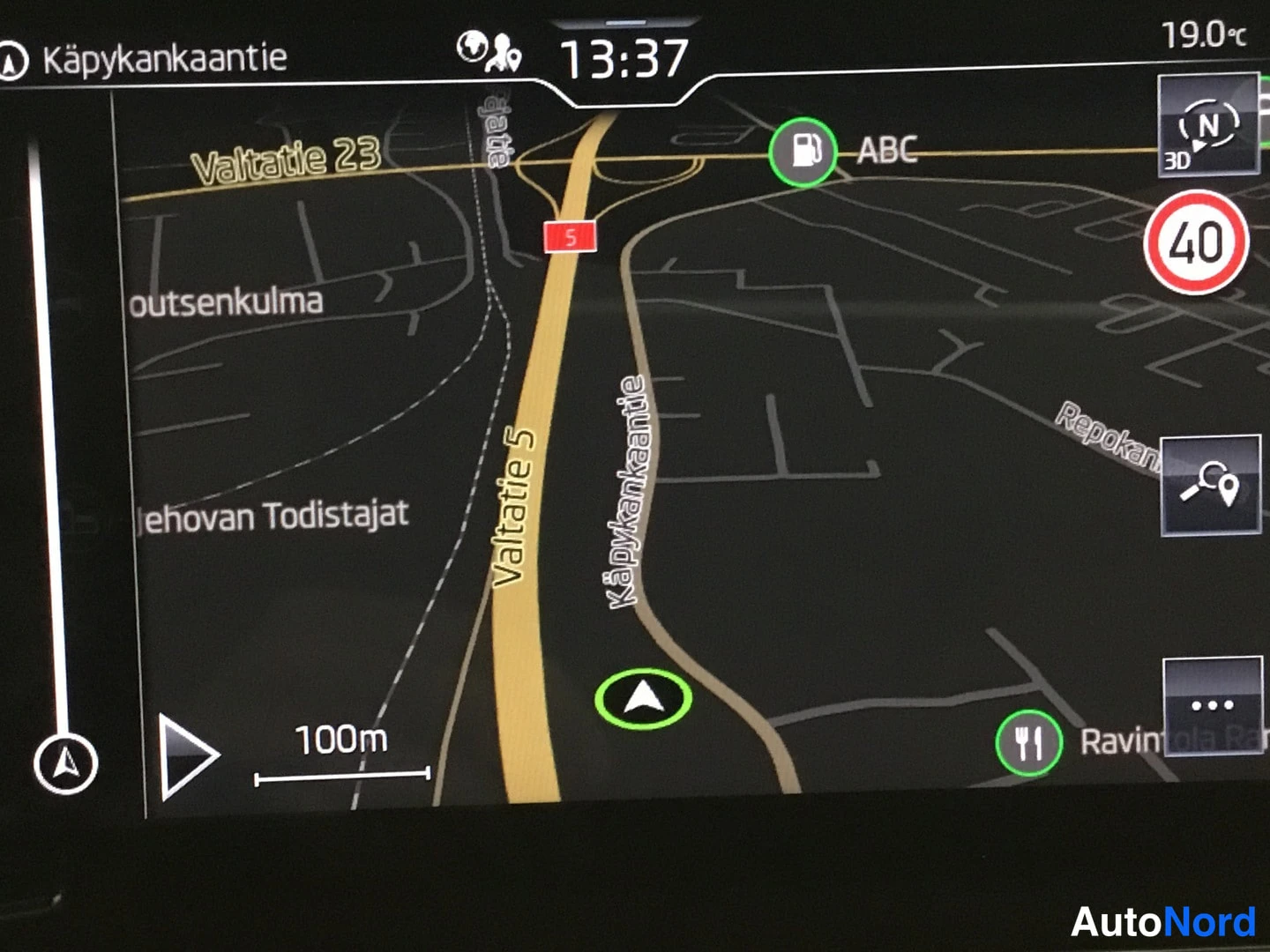 Ohjaamo: Navigation map display showing road names including Kåpykankaantie, Valtatie 5 and speed limit 40, with time and outside temperature.