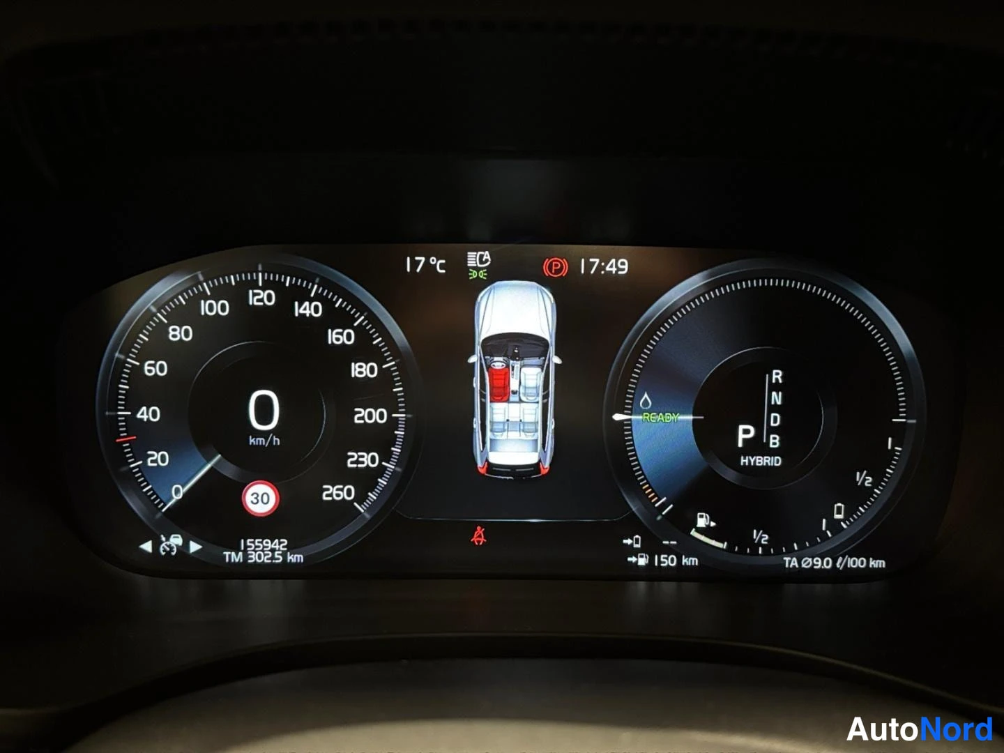 Muu: Mittaristona digitaalinen näyttö, HYBRID-merkintä, 150 km sähkömatka, kokonaislukema 155 942 km.