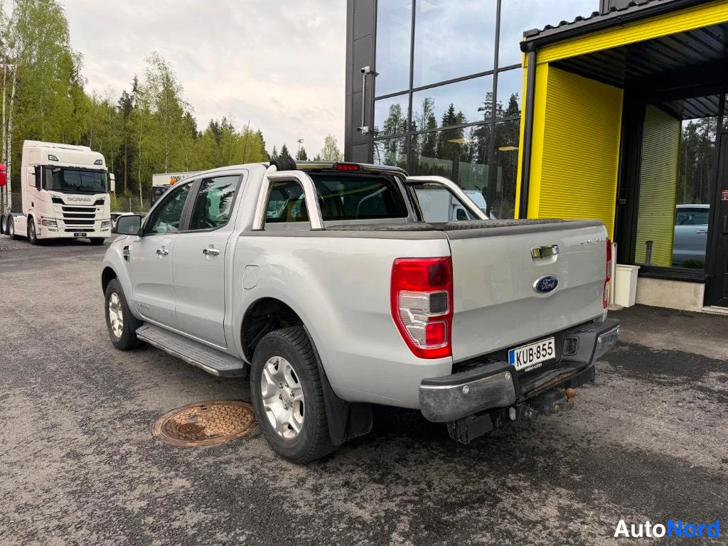 Takaviisto: Hopea avolavarauto takaviistosta kuvattuna takaosan ja kyljen näkyessä