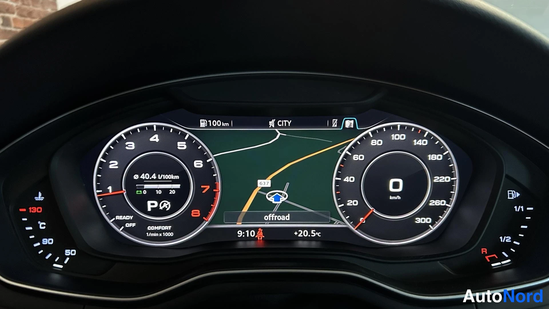 Edestä: Urheilullinen Audi A4 quattro ympäristöystävällisellä moottorilla.