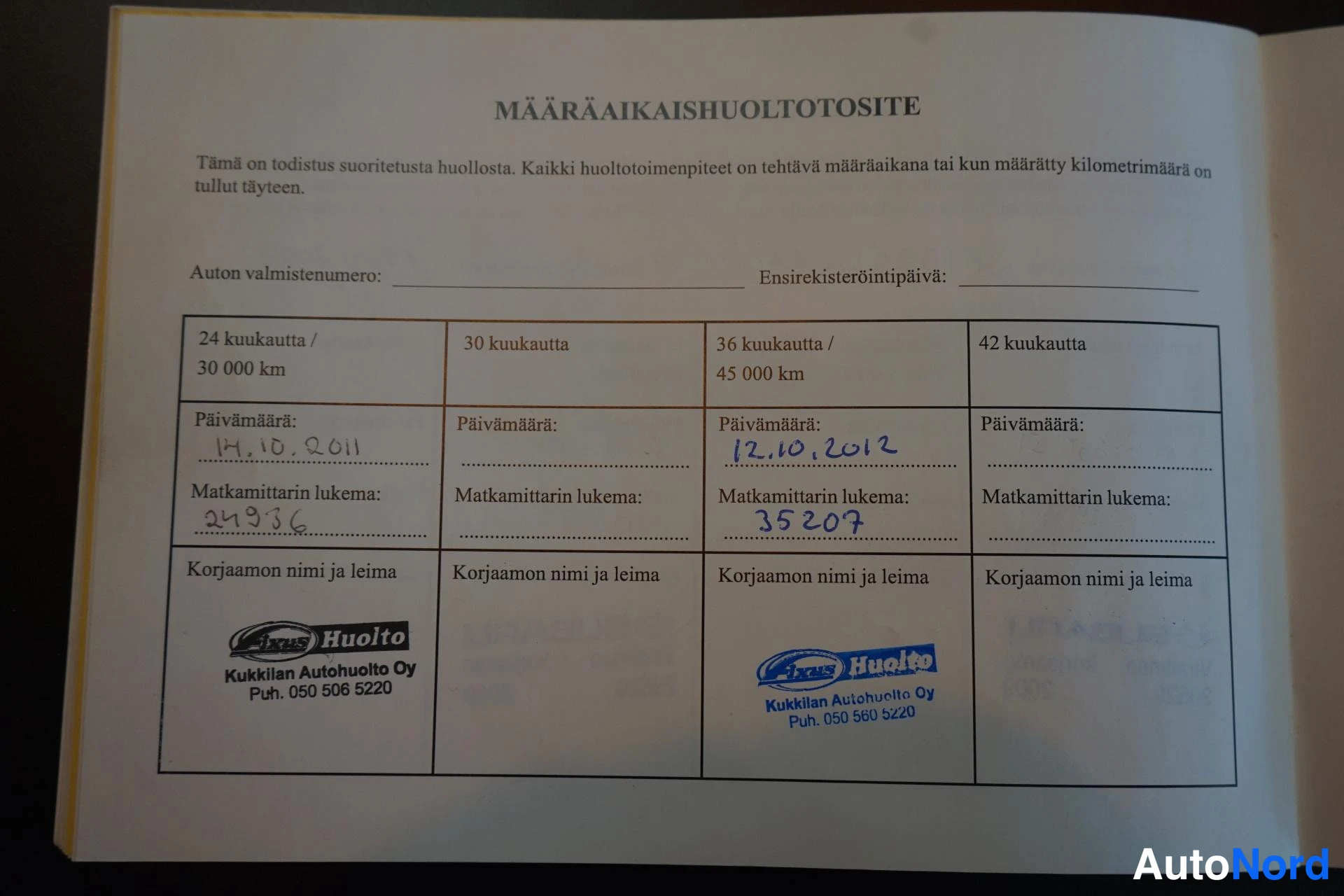 Asiakirja: Määräaikaishuoltotosite, merkinnät vuosilta 2011 ja 2012, Kukkilian Autohuolto Oy -leimat.