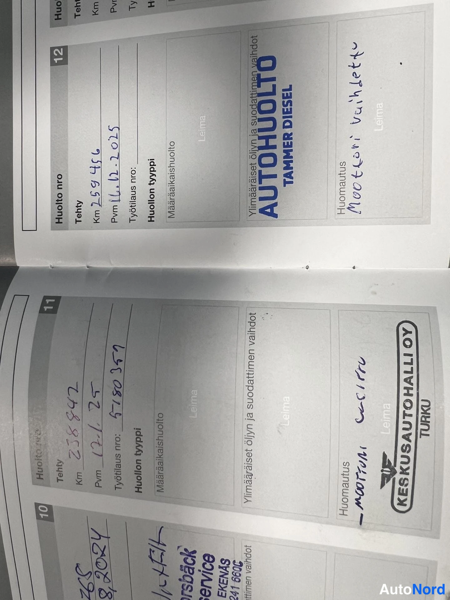 Muu: Huoltokirjan sivut 10-12: käsinkirjoitetut merkinnät, leimat Autohuolto Tammer Diesel ja Keskusautohalli Oy Turku.