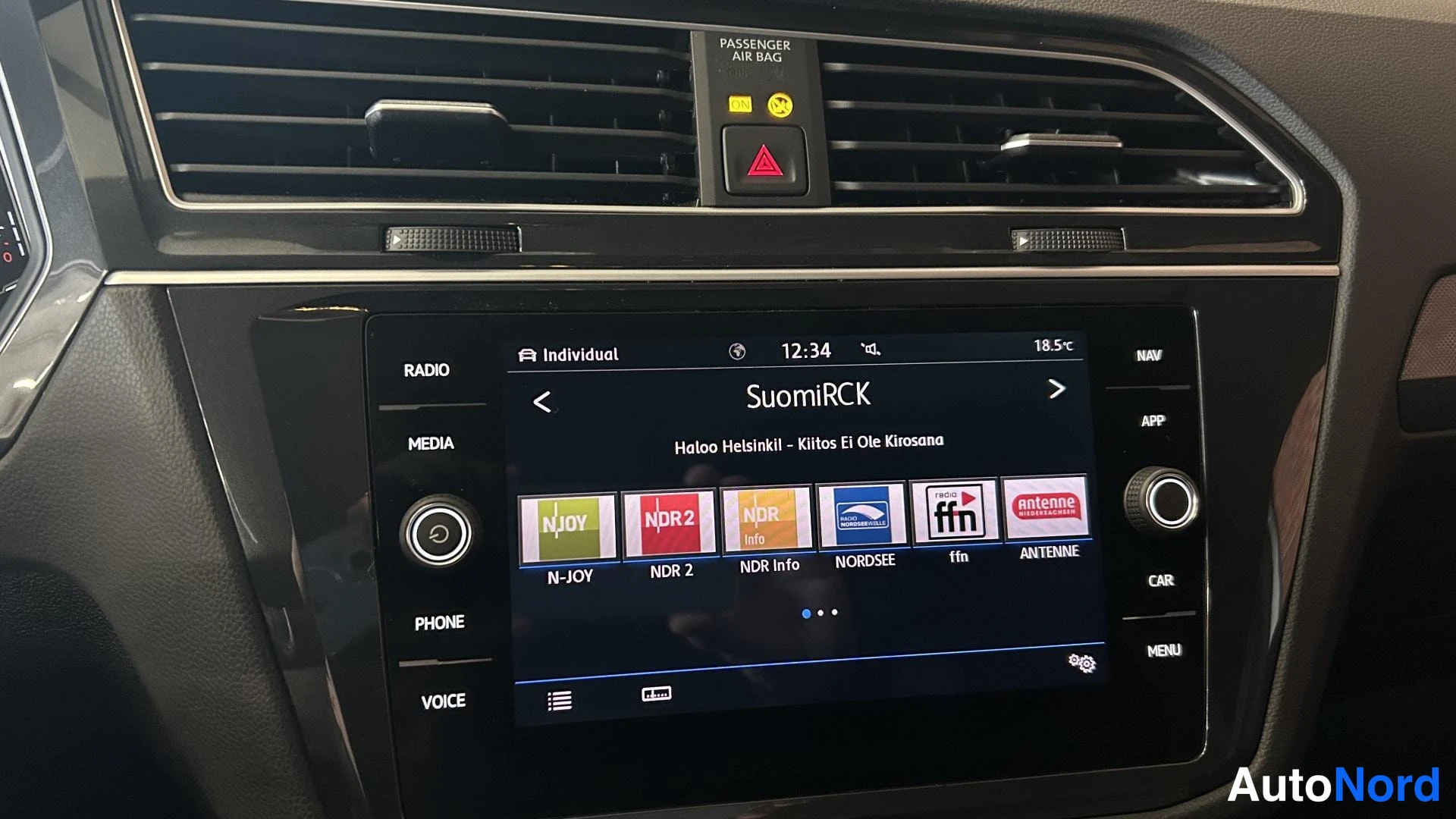 Muu: Kosketusnäytöllinen radio, jossa on valittuna kanava SuomiRCK.