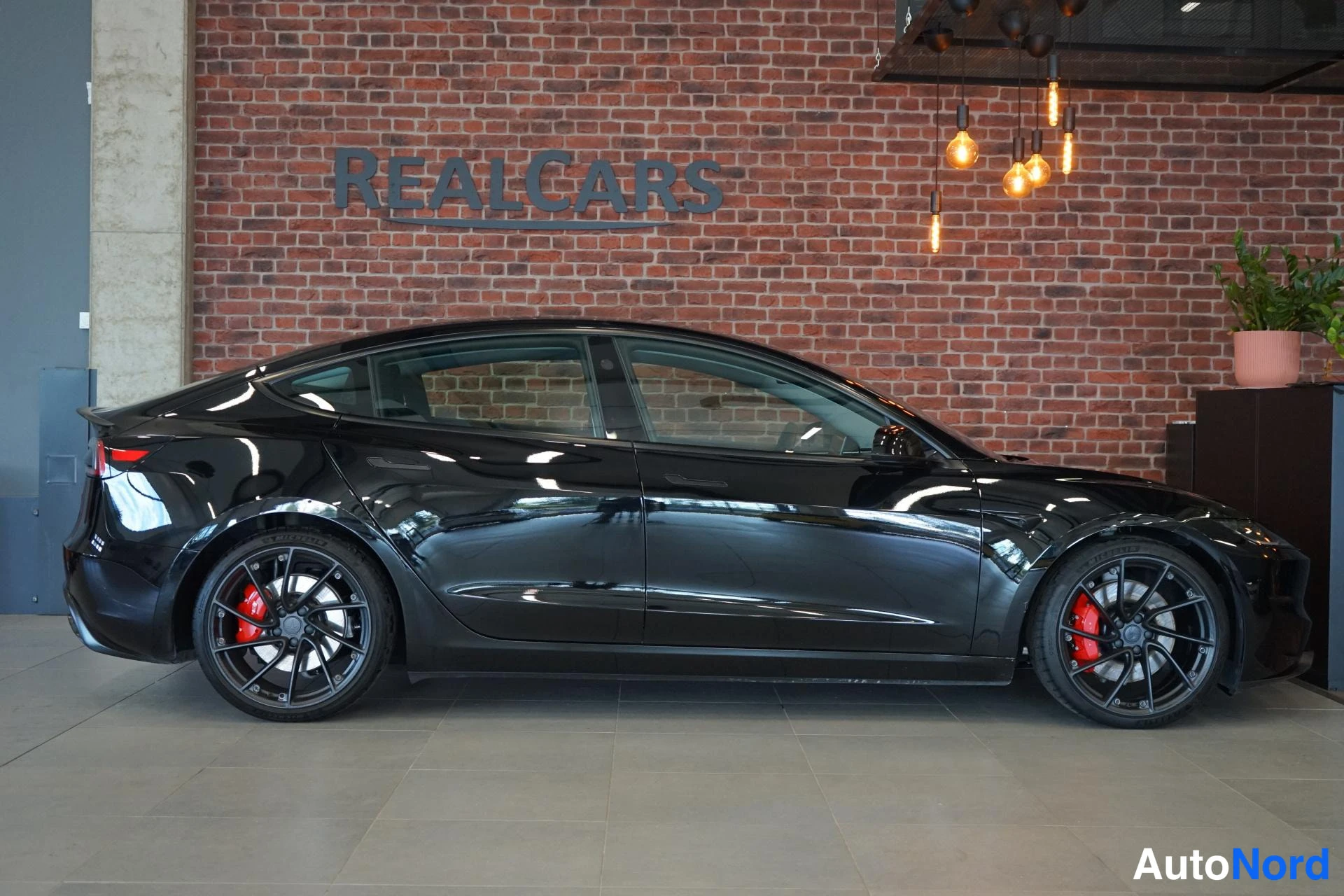 Tesla Model 3 2024