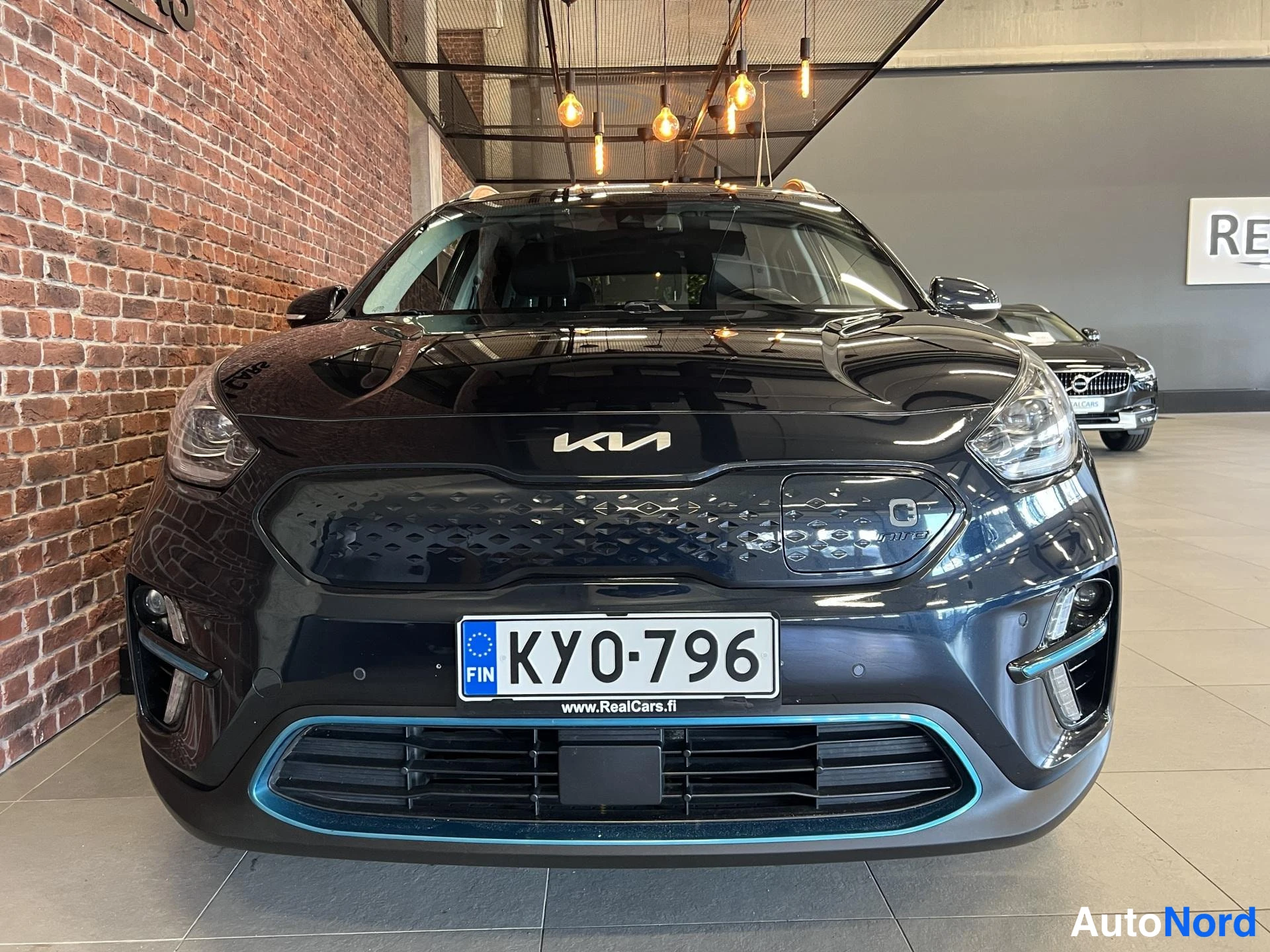 Edestä: Kia Niro Electric 2022, edessä, tummansininen