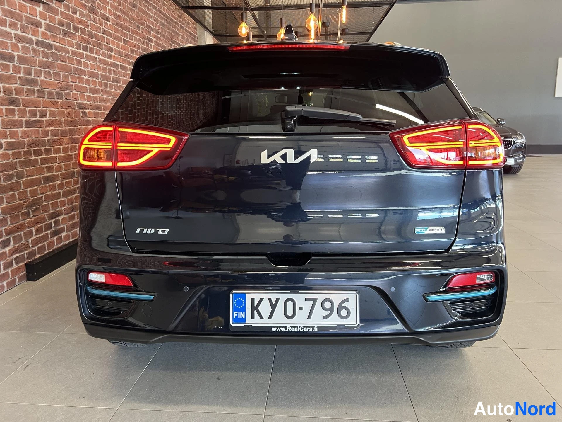 Takaa: Kia Niro Electric 2022, takaa, tummansininen