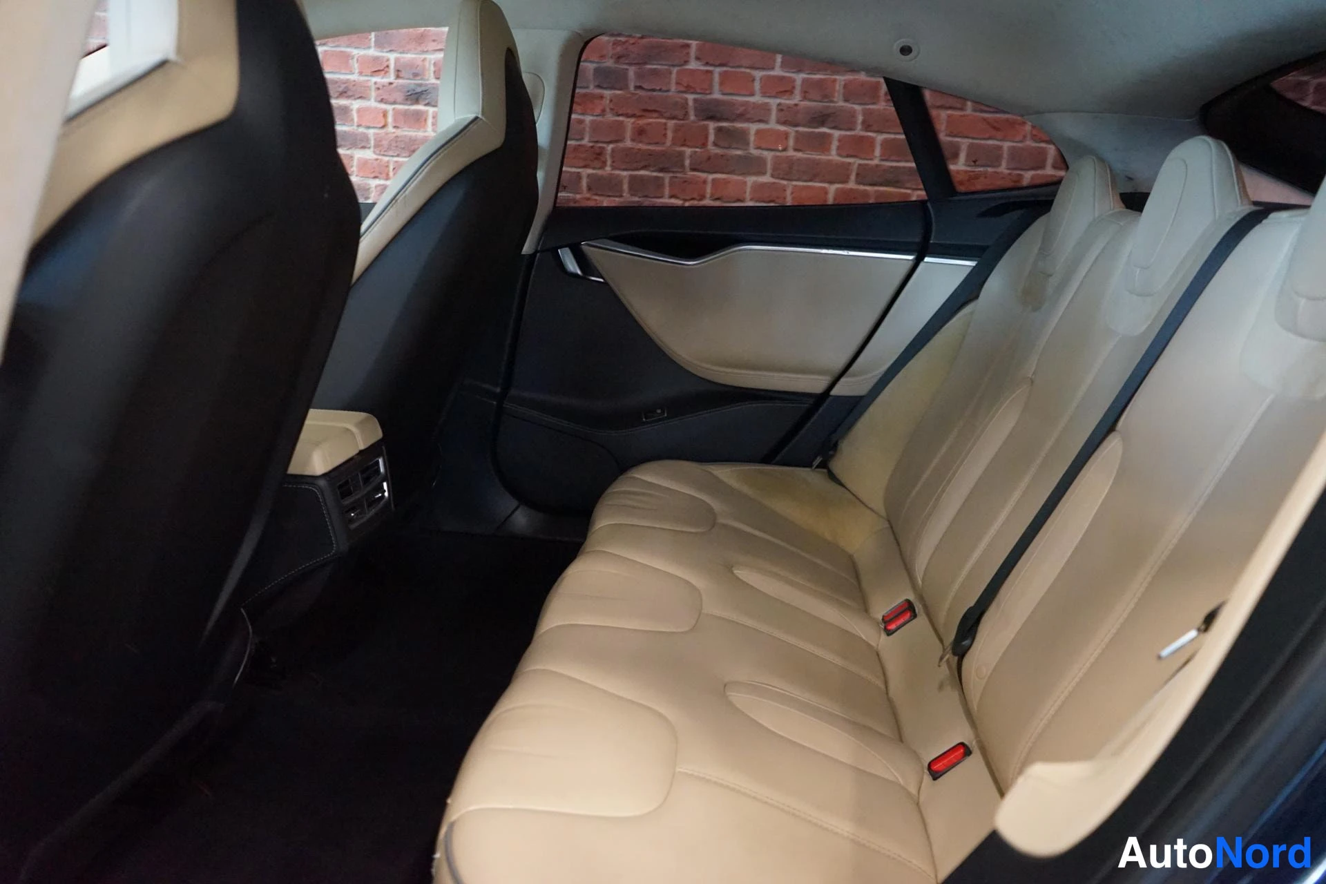 Beige Tesla Model S 2014, edestä, kuva 11