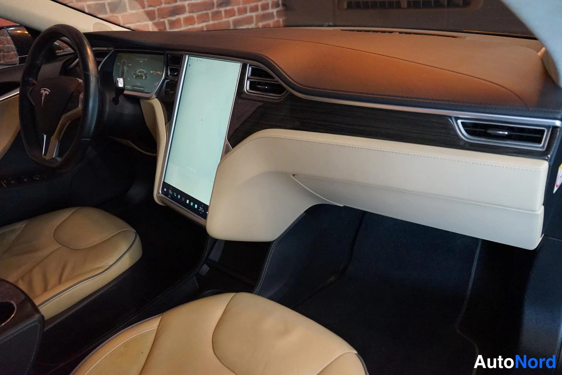 Beige Tesla Model S 2014, edestä, kuva 12