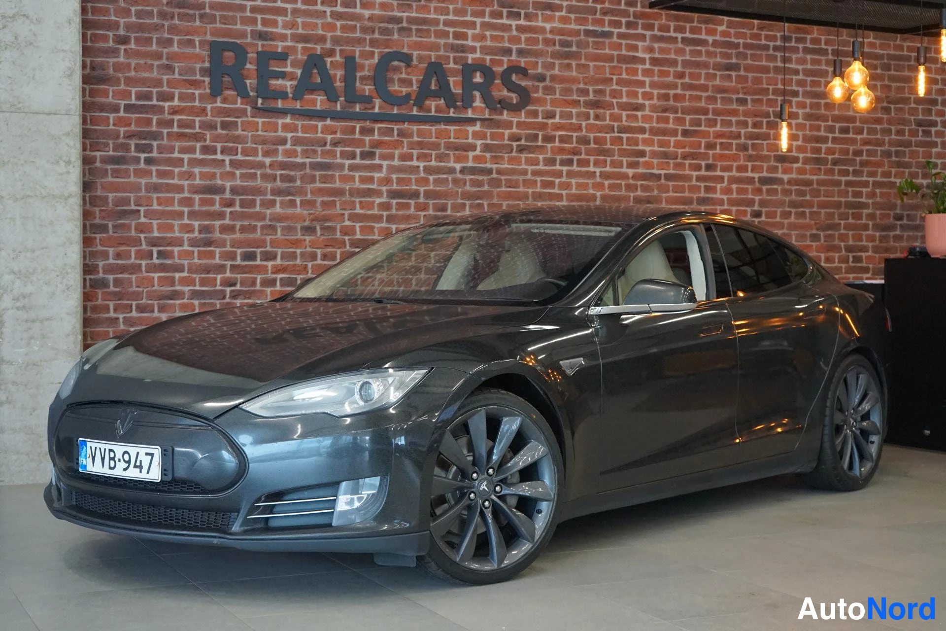 Tesla Model S 2014