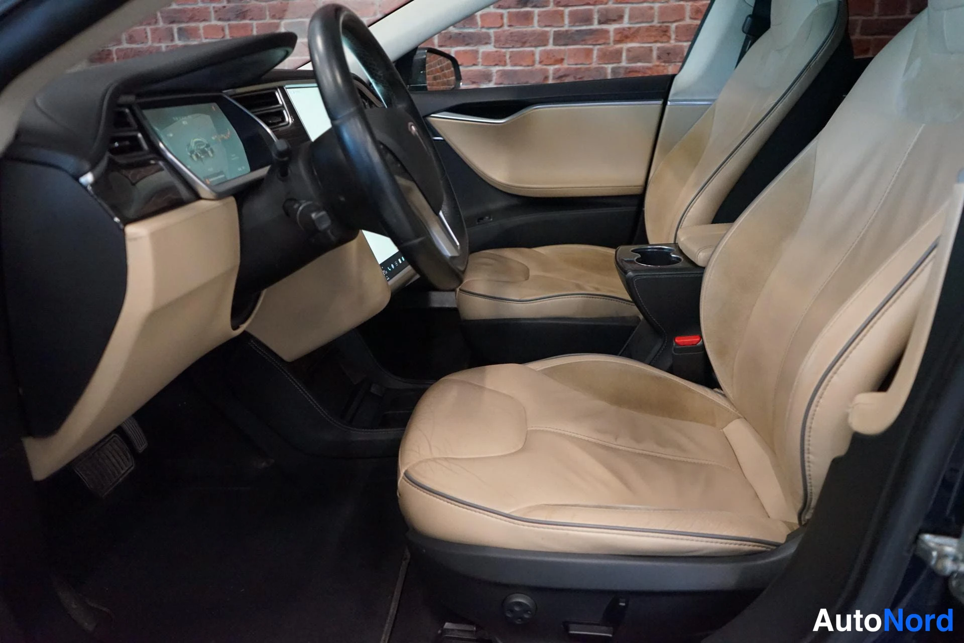 Beige Tesla Model S 2014, edestä, kuva 9