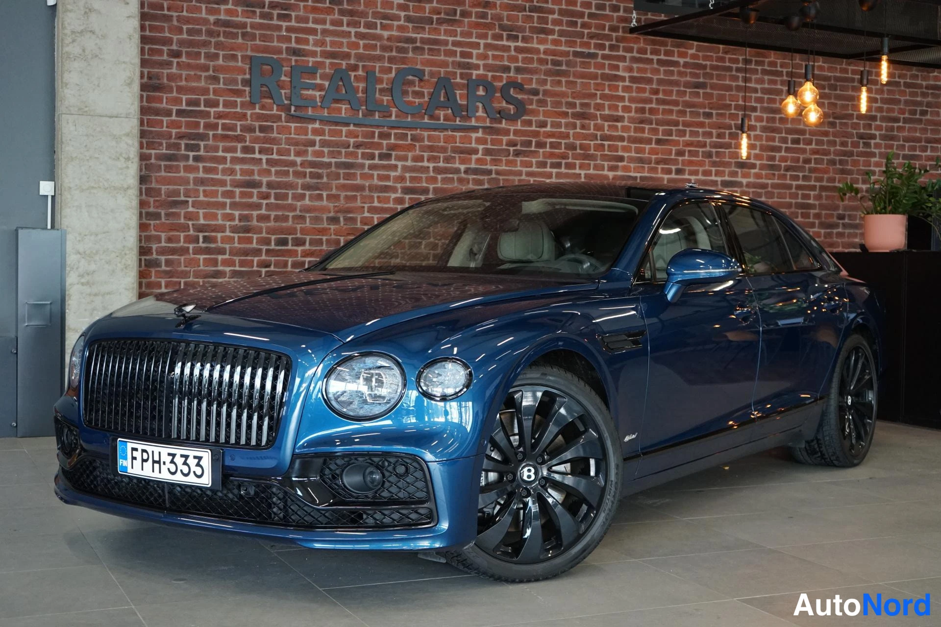 Sininen Bentley Flying Spur 2022, etuviisto, keula vasemmalle, kuva 2