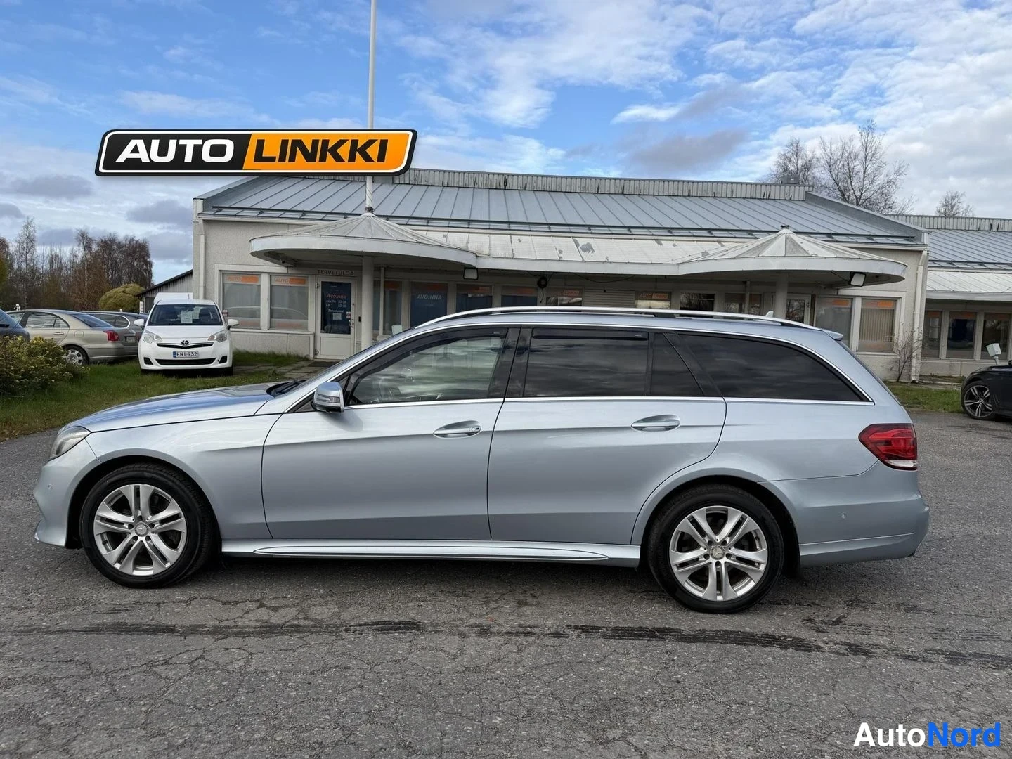Harmaa Mercedes-Benz E 250 BlueTEC 4MATIC 2015, etuviisto, keula vasemmalle, kuva 2