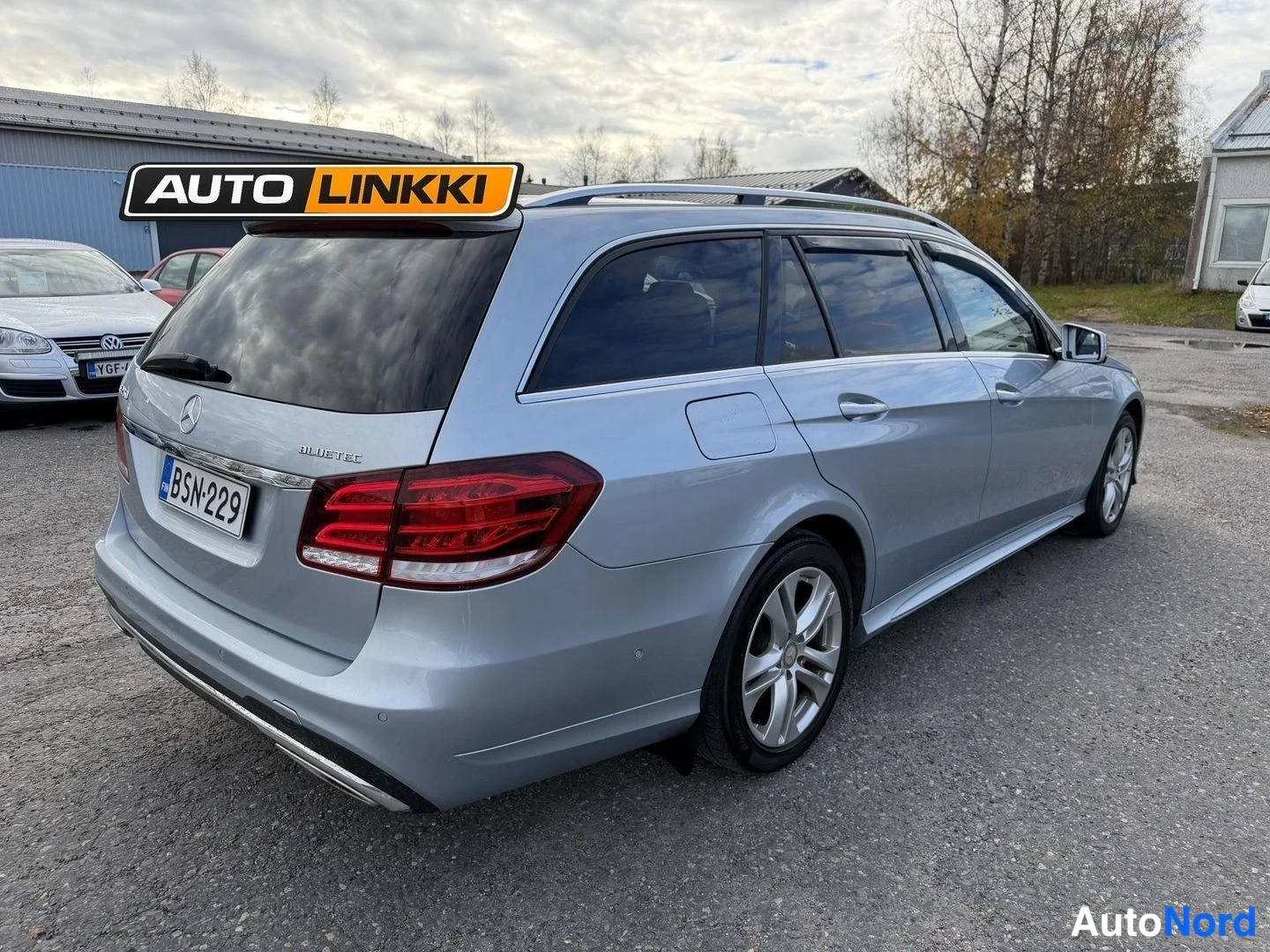 Harmaa Mercedes-Benz E 250 BlueTEC 4MATIC 2015, takaviisto, kuva 4