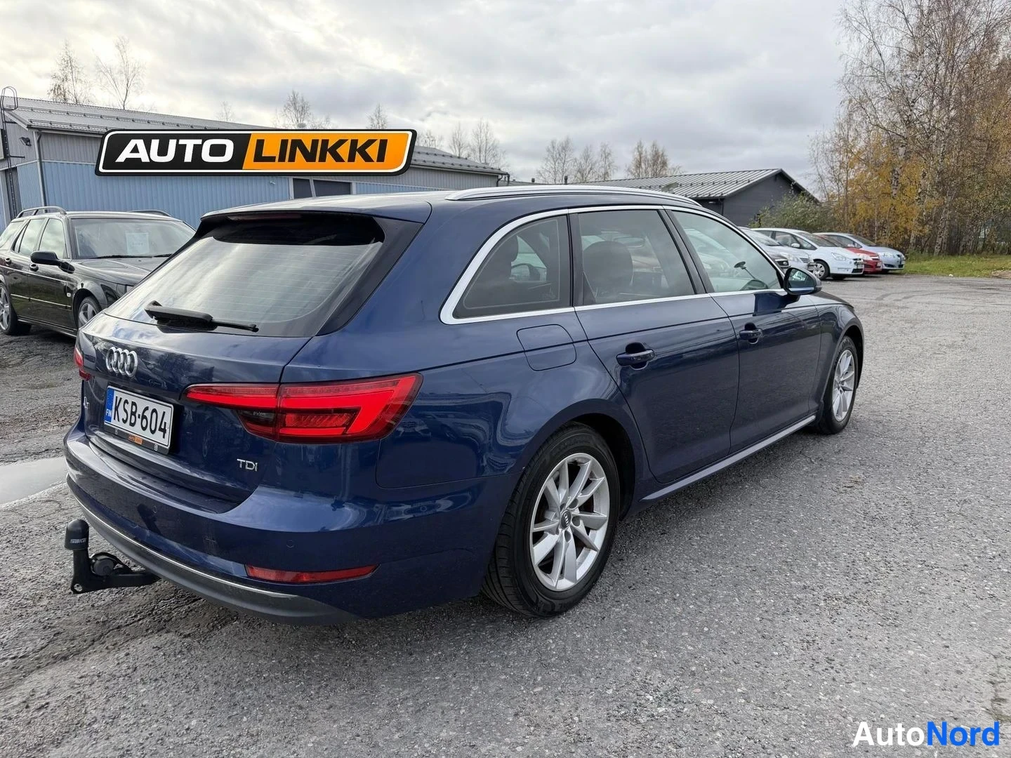 Sininen Audi A4 Avant 2016, takaviisto, kuva 6