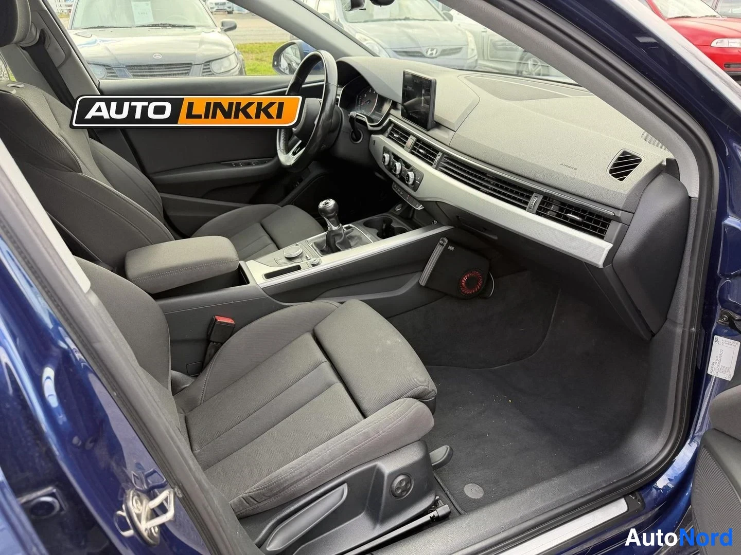 Sininen Audi A4 Avant 2016, kuva 7