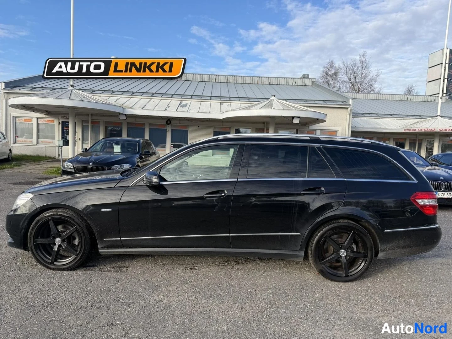 Musta Mercedes-Benz E 220 CDI 2010, takaviisto, kuva 5