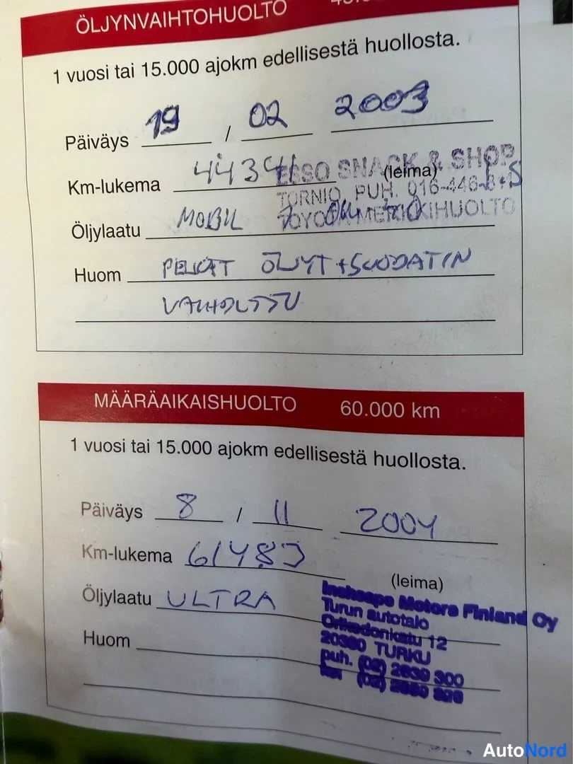 Muu: Huoltokirjan sivu, jossa kaksi käsin täytettyä huoltokohtaa: öljynvaihtohuolto ja määräaikaishuolto 60.000 km.