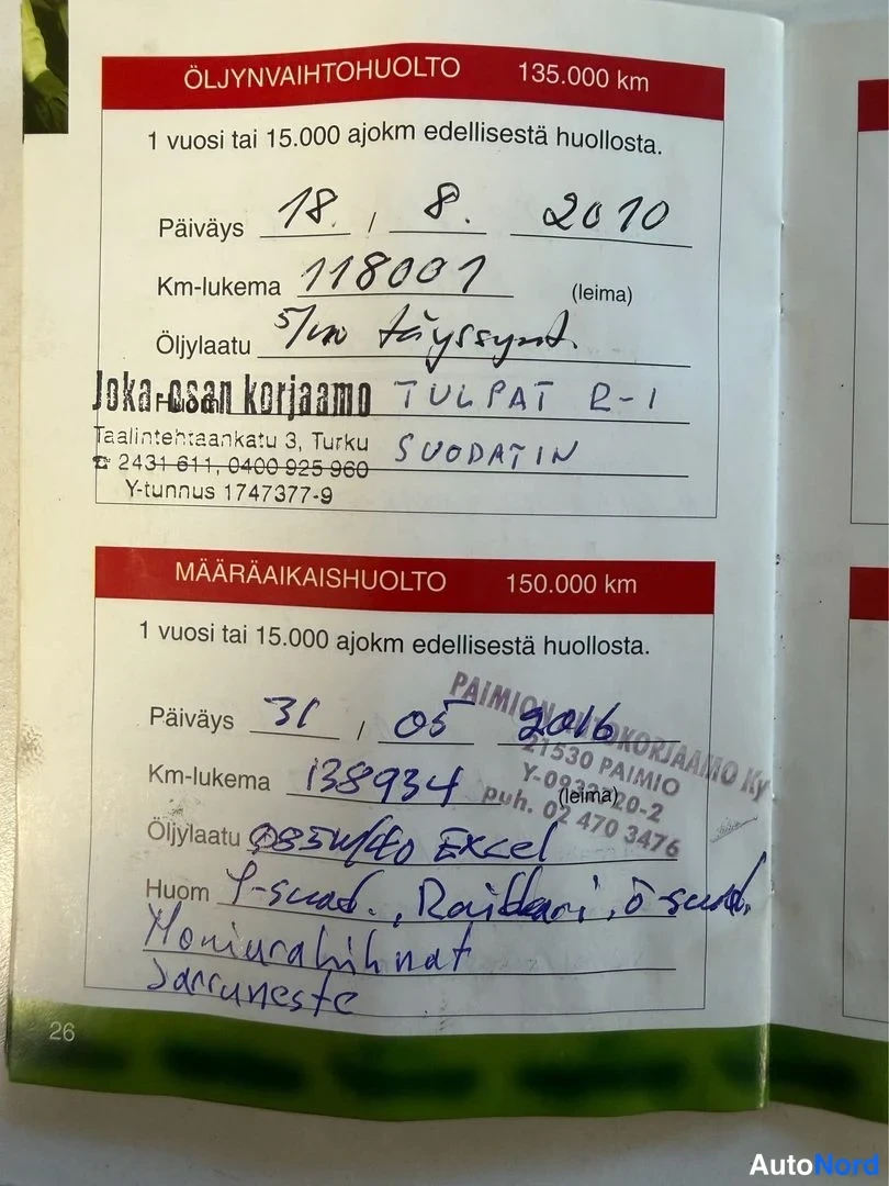 Asiakirja: Huoltokirjan sivu 26, jossa merkinnät öljynvaihtohuollosta 135.000 km (18.8.2010, 118007 km, Joka-osan korjaamo) ja määräaikaishuollosta 150.000 km (31.5.2016,