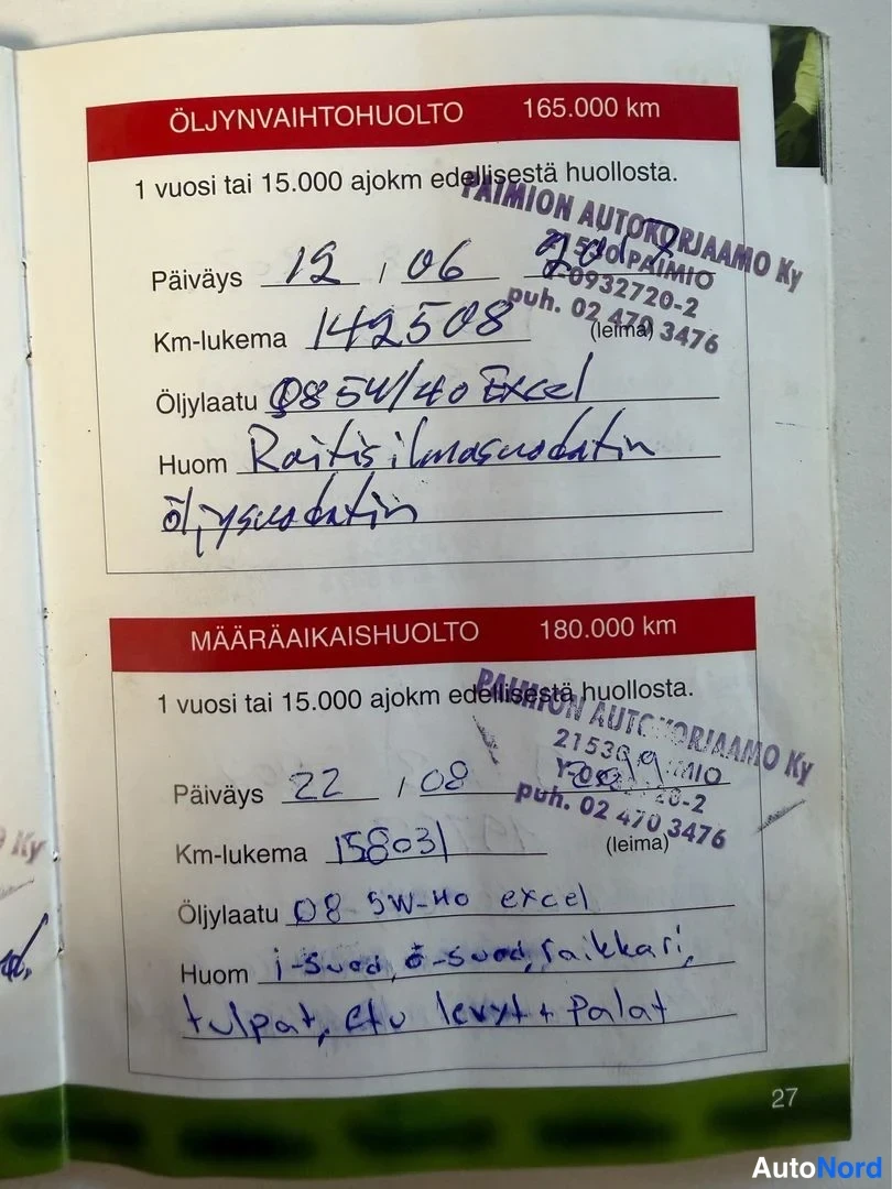 Asiakirja: Huoltokirjan sivu 27, merkinnät öljynvaihtohuollosta 165.000 km (12.6., 142508 km) ja määräaikaishuollosta 180.000 km (22.8., 158031 km), Paimion Autokorjaamo K