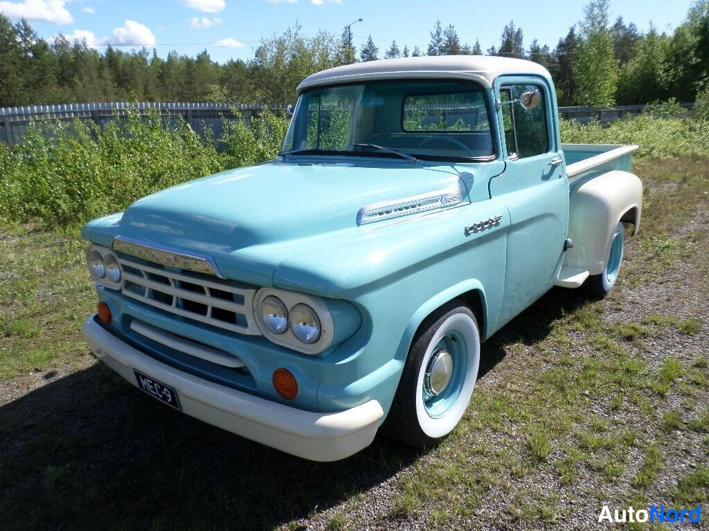 Turquoise Dodge Pickup 1959, front three-quarter, nose to the right, photo 5