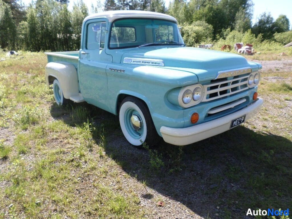 Turquoise Dodge Pickup 1959, front three-quarter, nose to the left, photo 2