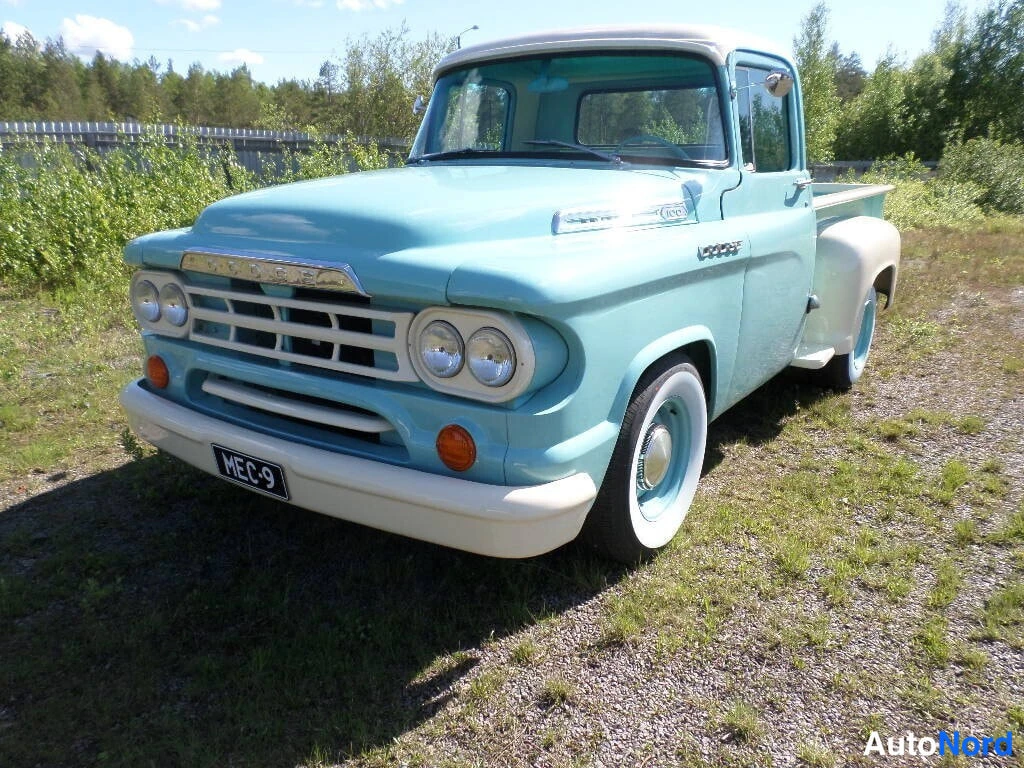 Turquoise Dodge Pickup 1959, front three-quarter, nose to the right, photo 4