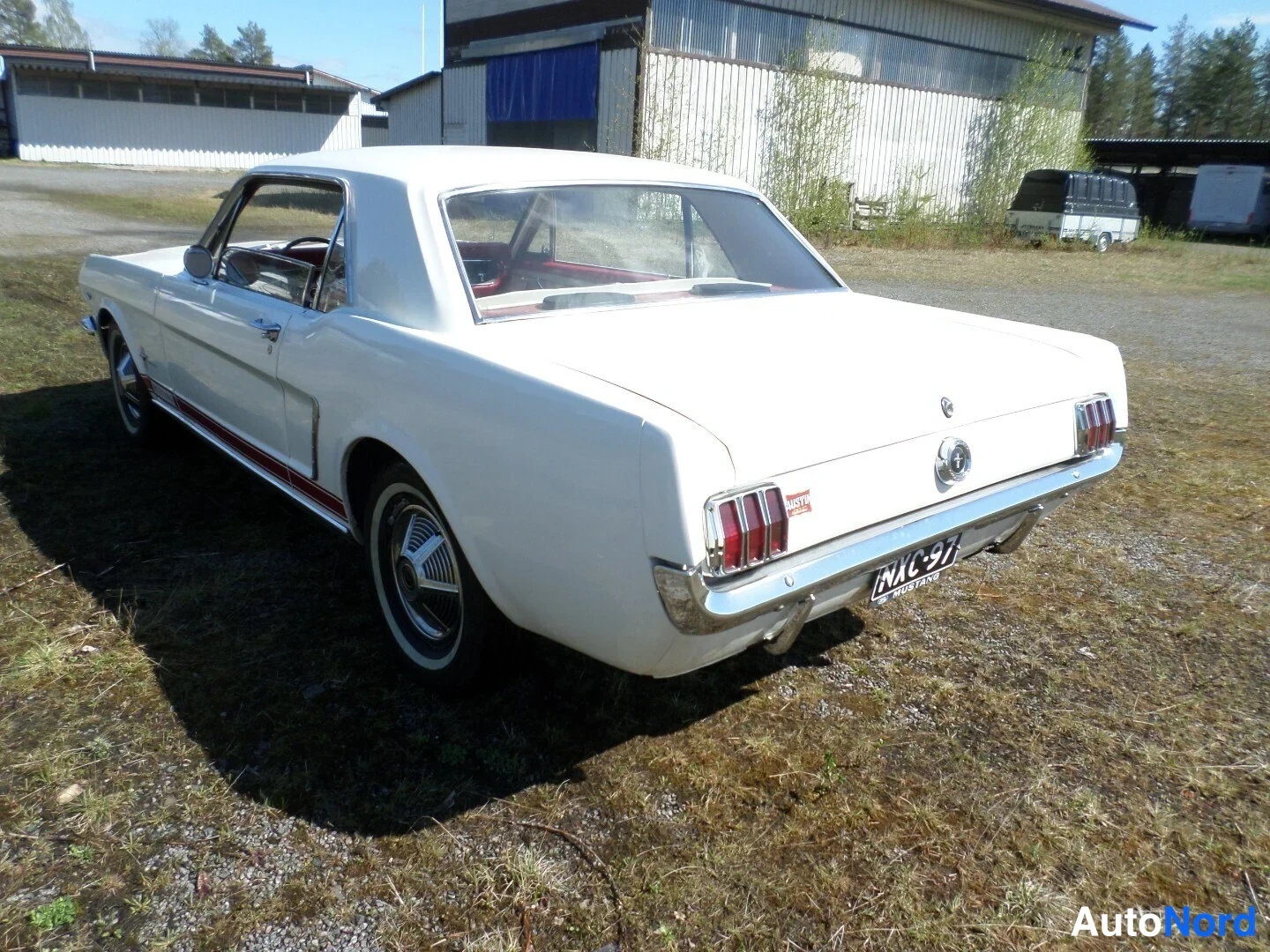 Valkoinen Ford Mustang 1965, takaviisto, kuva 11