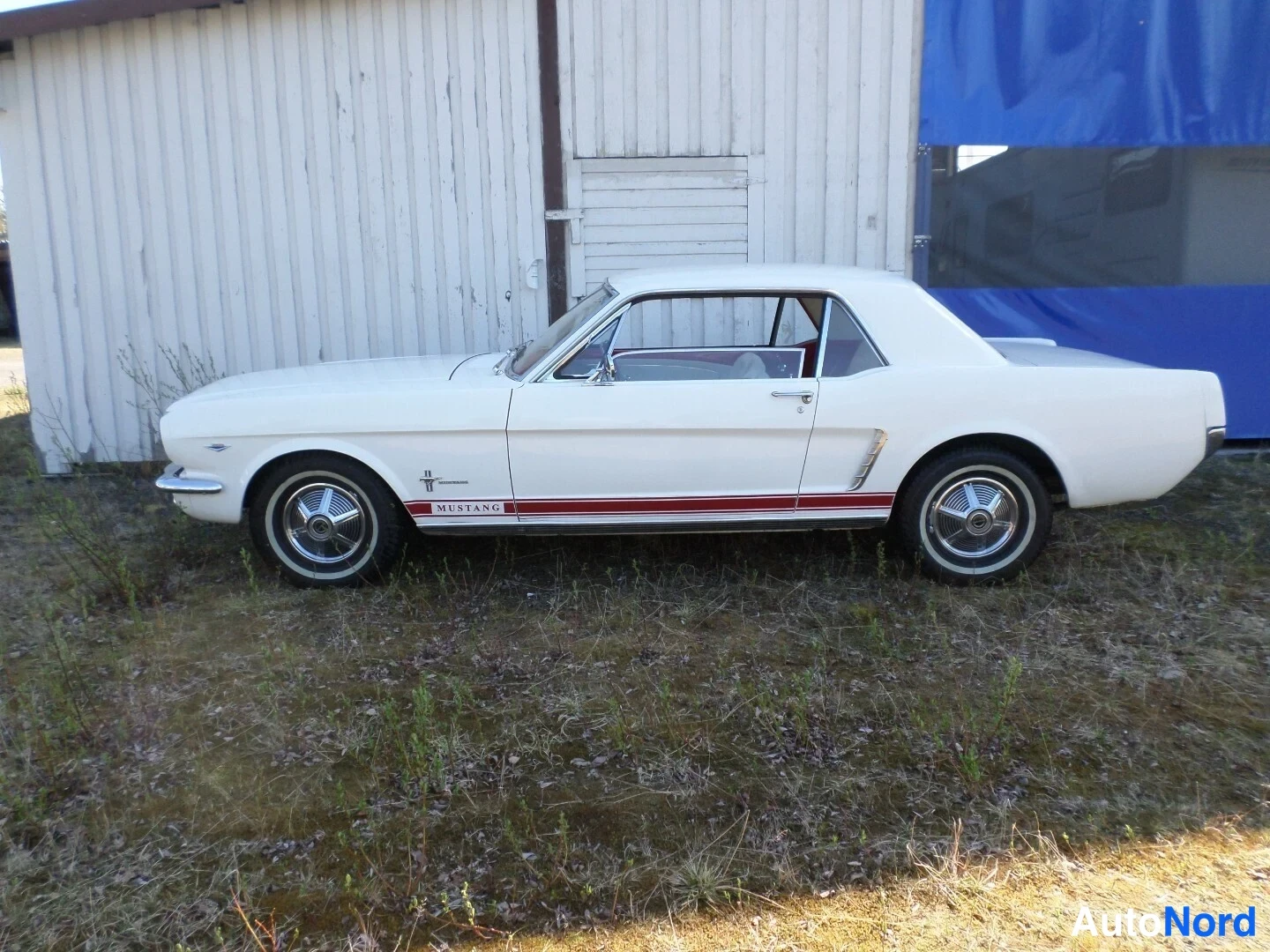Valkoinen Ford Mustang 1965, sivulta, kuva 8