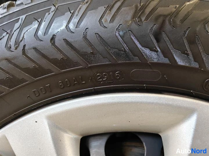 Sininen Skoda Yeti 2016, yksityiskohta, kuva 26