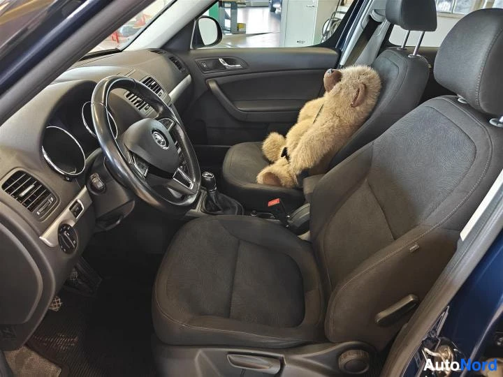 Sininen Skoda Yeti 2016, etuistuimet, kuva 7