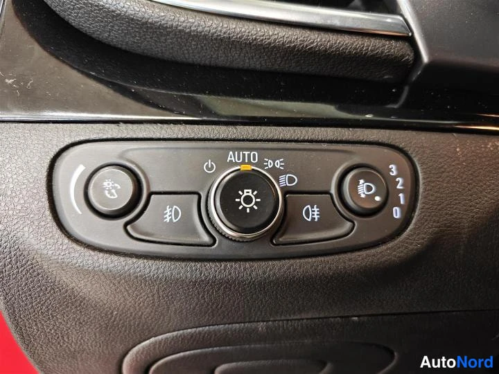 Punainen Opel Mokka X 2018, yksityiskohta, kuva 13