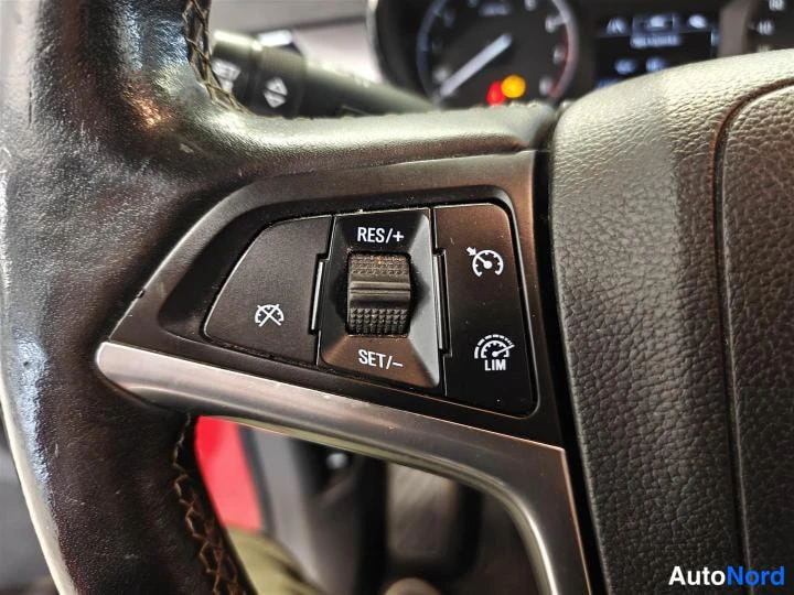 Punainen Opel Mokka X 2018, yksityiskohta, kuva 14