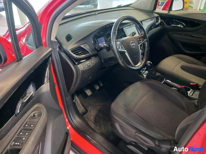 Punainen Opel Mokka X 2018, ohjaamo, kuva 6