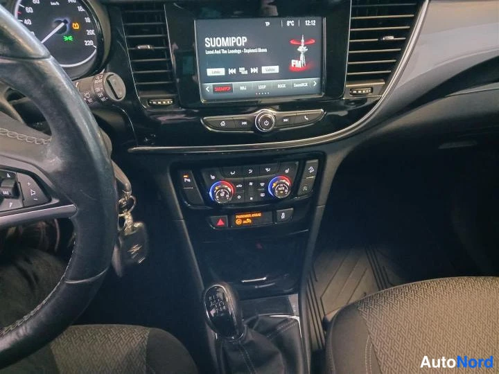 Punainen Opel Mokka X 2018, yksityiskohta, kuva 12