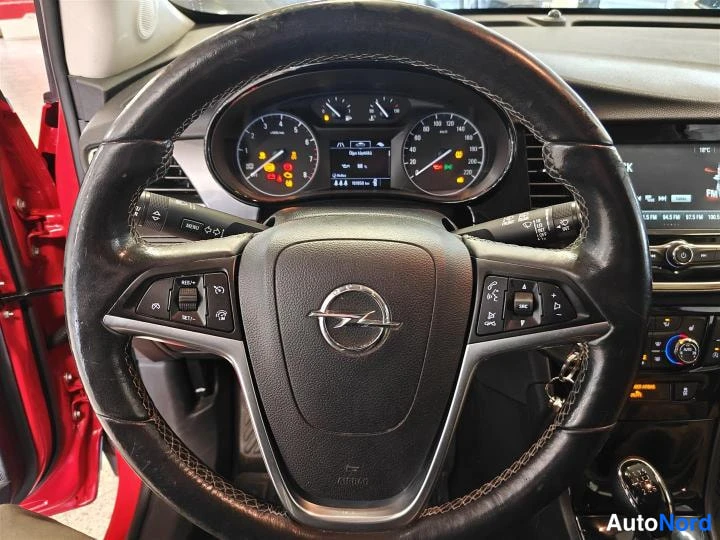 Punainen Opel Mokka X 2018, yksityiskohta, kuva 21