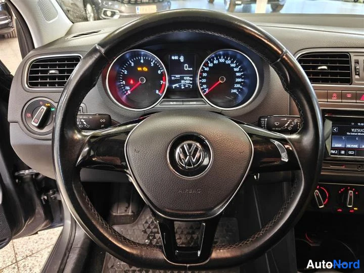 Harmaa Volkswagen Polo 2014, yksityiskohta, kuva 15