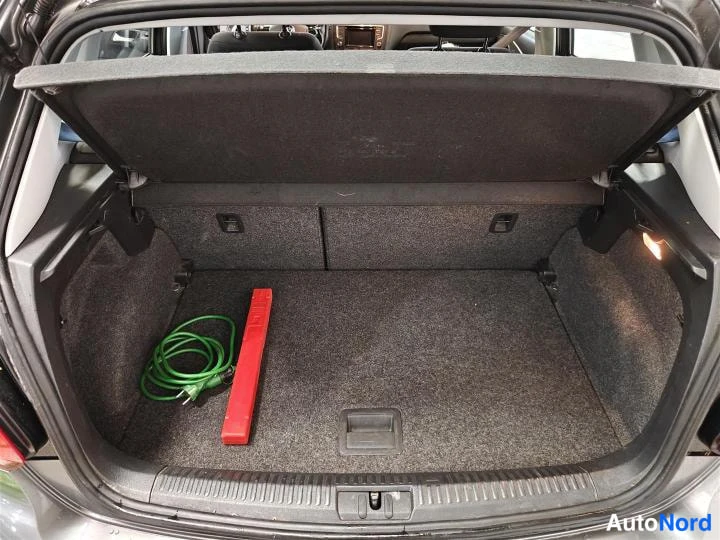 Harmaa Volkswagen Polo 2014, tavaratila, kuva 13