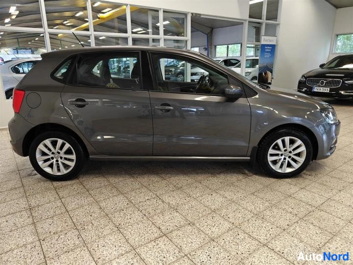 Harmaa Volkswagen Polo 2014, sivulta, kuva 4