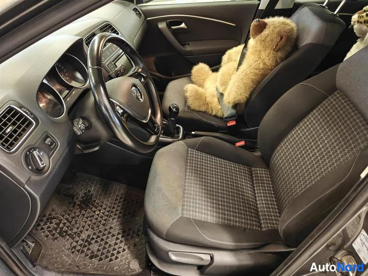 Harmaa Volkswagen Polo 2014, etuistuimet, kuva 10