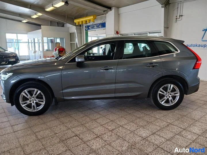 Harmaa Volvo XC60 2018, etuviisto, keula vasemmalle, kuva 2