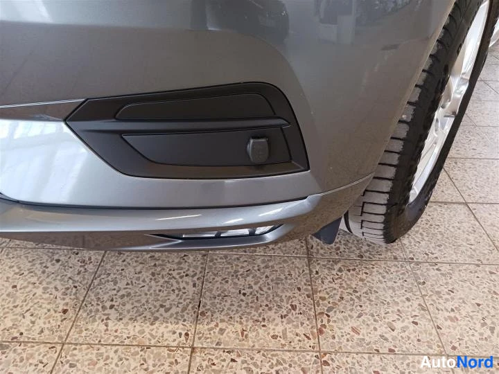 Harmaa Volvo XC60 2018, yksityiskohta, kuva 17