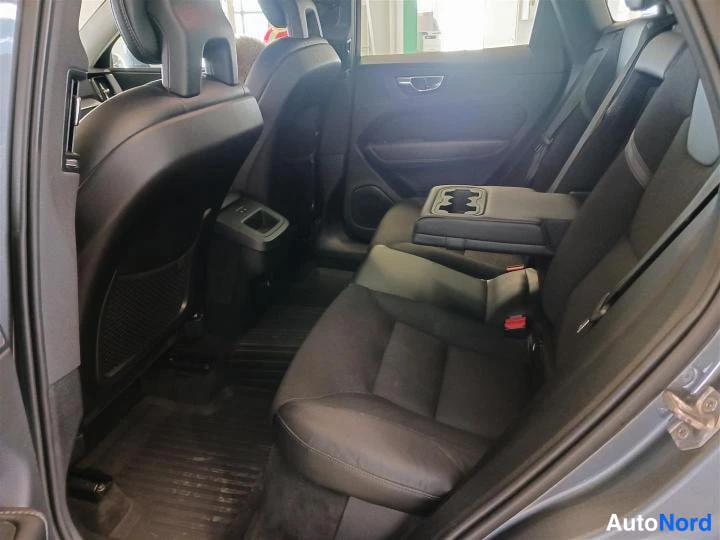 Harmaa Volvo XC60 2018, takaistuimet, kuva 11