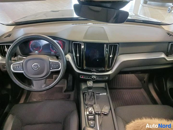Harmaa Volvo XC60 2018, ohjaamo, kuva 9
