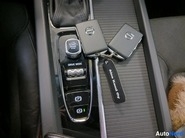 Harmaa Volvo XC60 2018, yksityiskohta, kuva 23