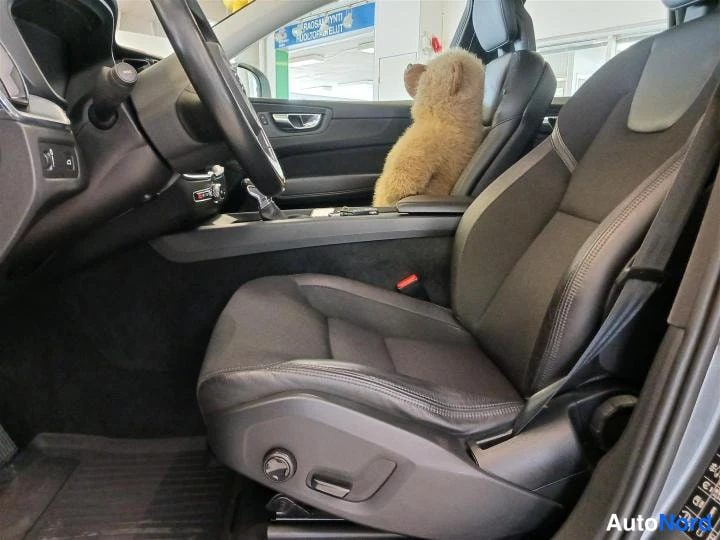 Harmaa Volvo XC60 2018, etuistuimet, kuva 10