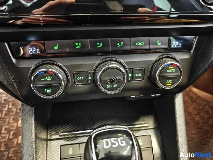 Musta Skoda Octavia 2015, yksityiskohta, kuva 15