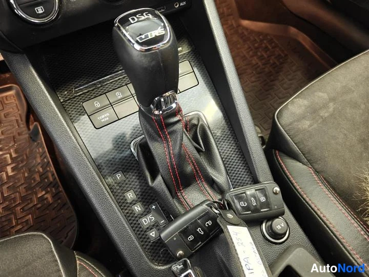 Musta Skoda Octavia 2015, yksityiskohta, kuva 16