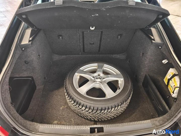 Musta Skoda Octavia 2015, tavaratila, kuva 10