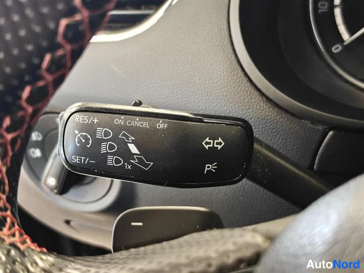 Musta Skoda Octavia 2015, yksityiskohta, kuva 21